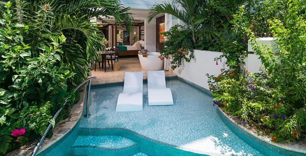 Crystal Lagoon Swim-Up Club Level Luxury Room with Tranquility Soaking Tub