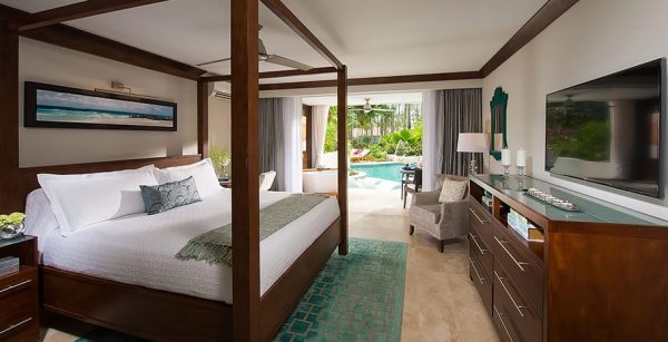 Crystal Lagoon Swim-Up One Bedroom Butler Suite with Patio Tranquility Soaking Tub